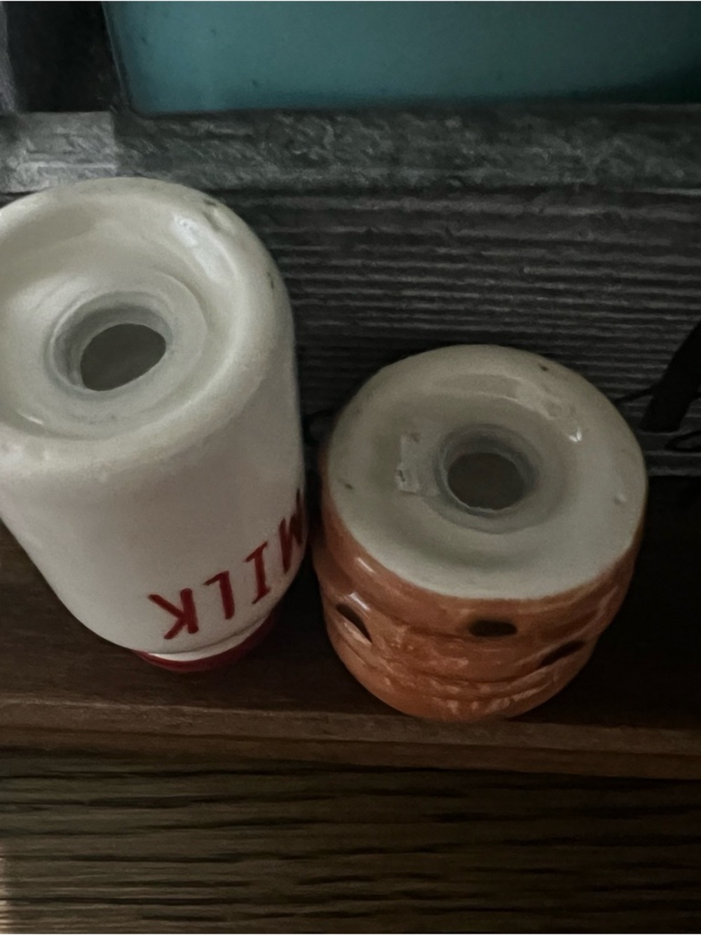 🆕 Ceramic Milk Jar with Cookie Stack Accent - Shaker Set - Picture 3 of 3